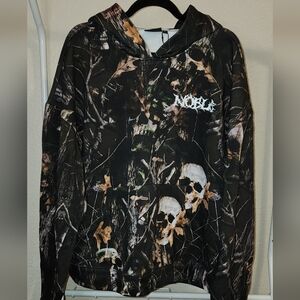 NOBLE Camouflage Skull Graphic Sweatshirt